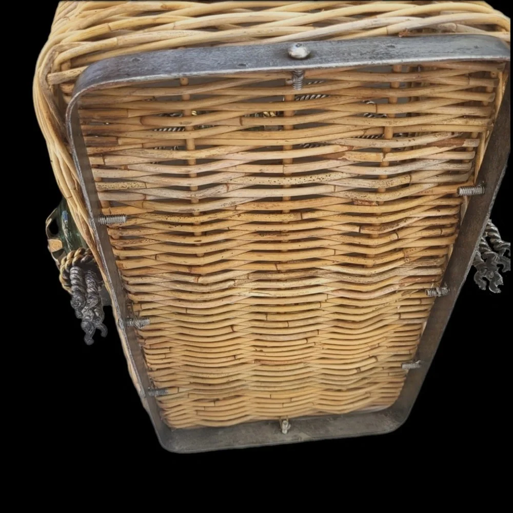 VTG Maitland Smith Wicker Basket 🍐💛🎩